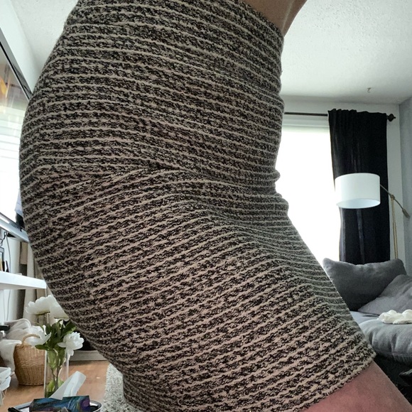 BANANA REPUBLIC PENCIL SKIRT - Picture 3 of 5